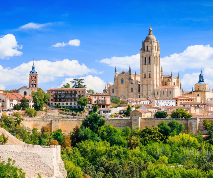 En el corazón de Segovia, un lugar lleno de historia y belleza, se encuentran diversas opciones de residencias de ancianos que se destacan por su calidad en el cuidado y la dedicación a sus residentes.